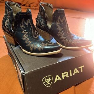 Ariat Dixon Booties